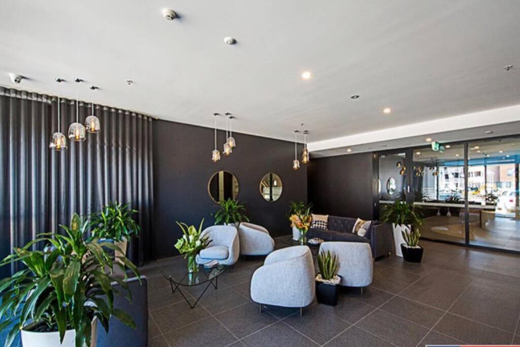 Luxe 2Br Executive Apartment Kingston Pool Parking Wifi Bbq Wine Esterno foto