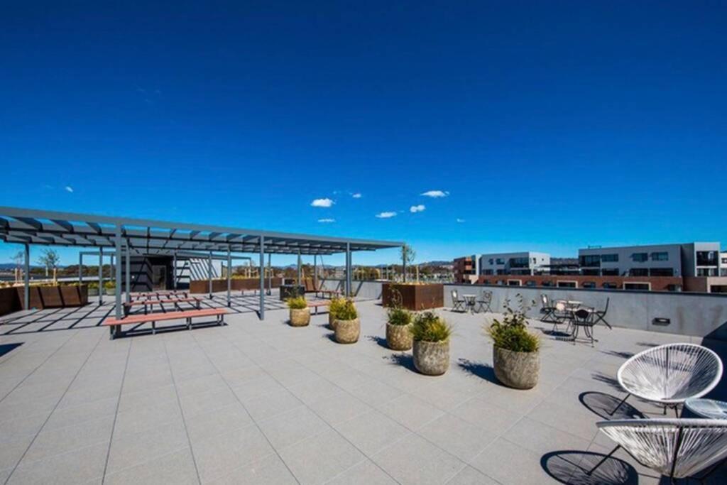 Luxe 2Br Executive Apartment Kingston Pool Parking Wifi Bbq Wine Esterno foto