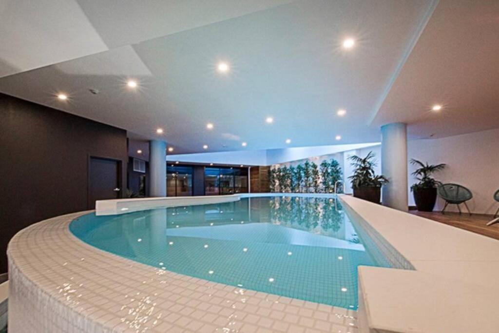 Luxe 2Br Executive Apartment Kingston Pool Parking Wifi Bbq Wine Esterno foto