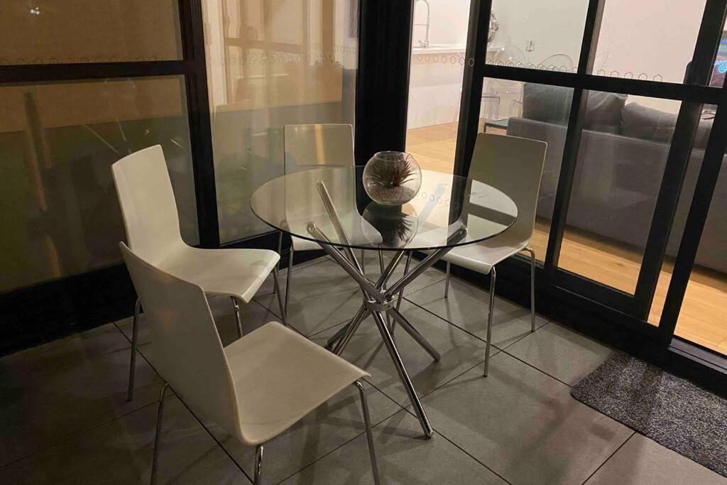 Luxe 2Br Executive Apartment Kingston Pool Parking Wifi Bbq Wine Esterno foto