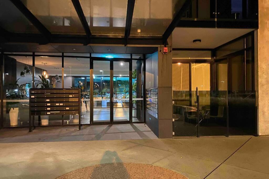 Luxe 2Br Executive Apartment Kingston Pool Parking Wifi Bbq Wine Esterno foto