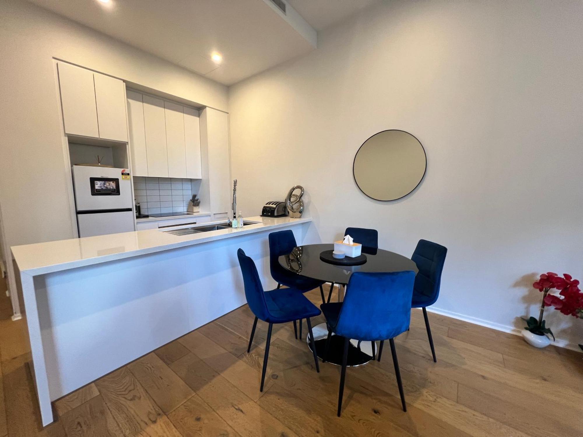Luxe 2Br Executive Apartment Kingston Pool Parking Wifi Bbq Wine Esterno foto